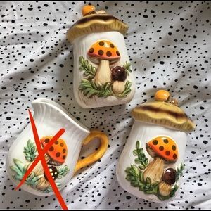 Retro Cottage core mushroom salt & pepper shaker